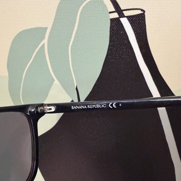 Brand New Banana Republic Classic Black Sunglasses with Case main image 5